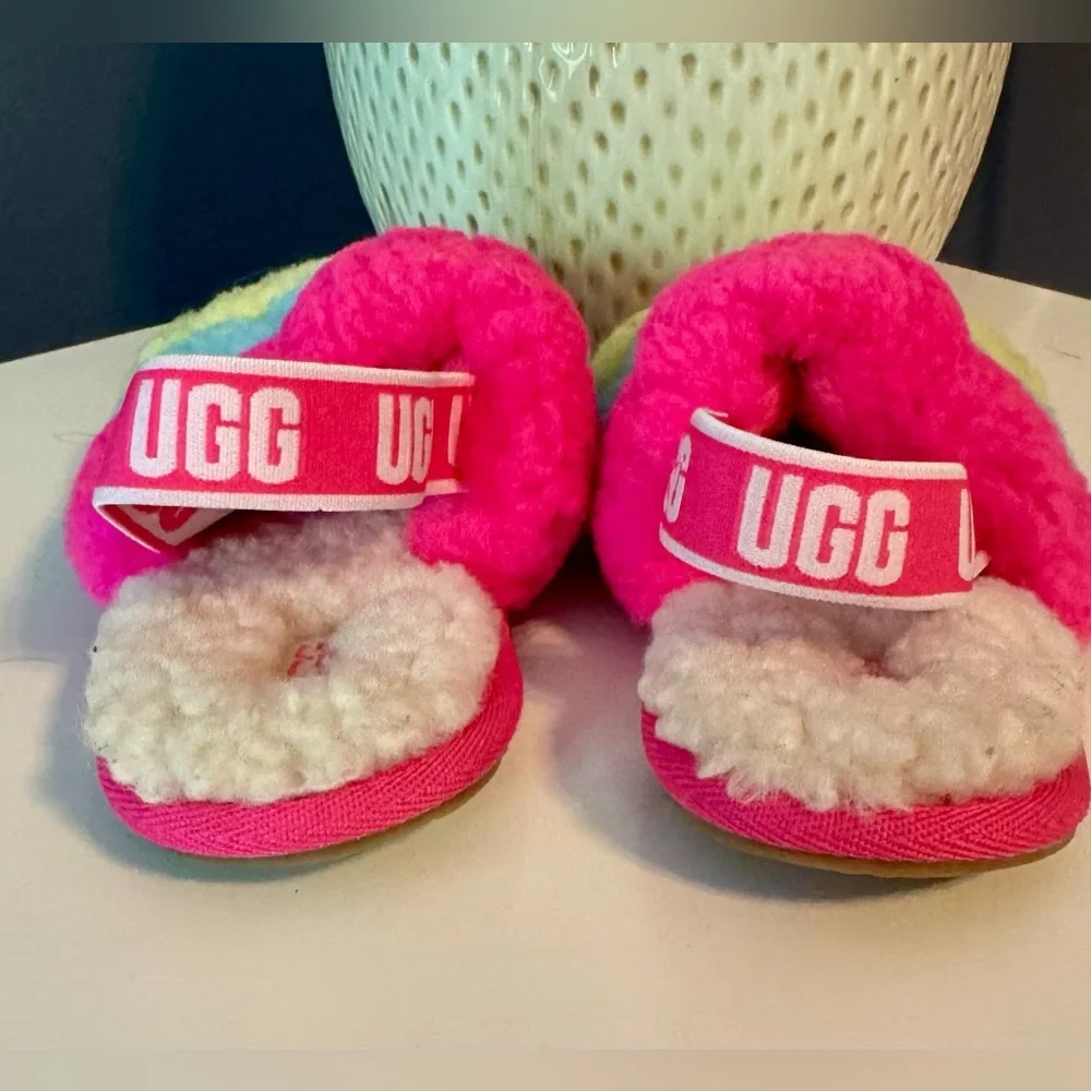 UGG Toddler Little Girl Fluff Yeah Slipper Sandals Size 11. Brand New